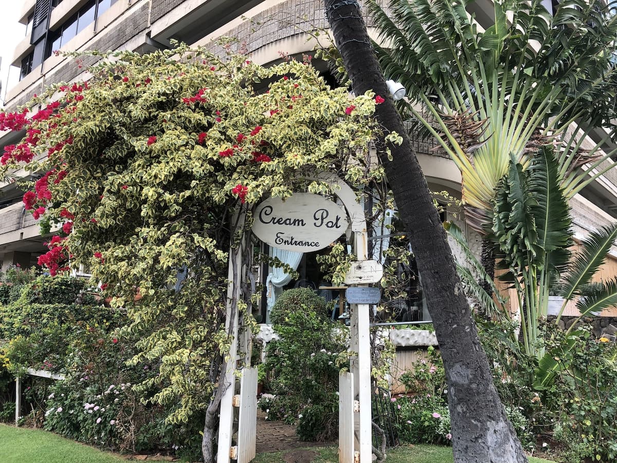 Condo in Honolulu · ★4.72 · Studio · 1 bed · 1 private bath - Photo 2