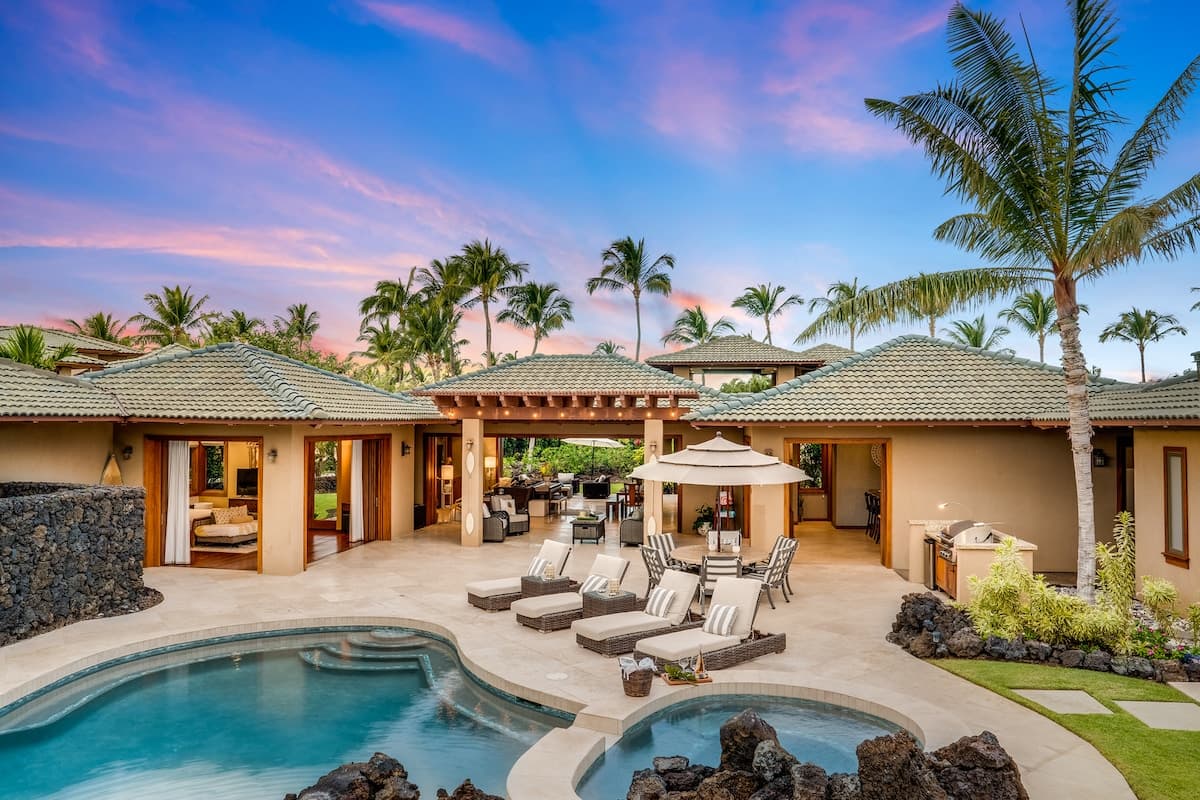Home in Waimea · ★5.0 · 5 bedrooms · 6 beds · 6 baths - Photo 1