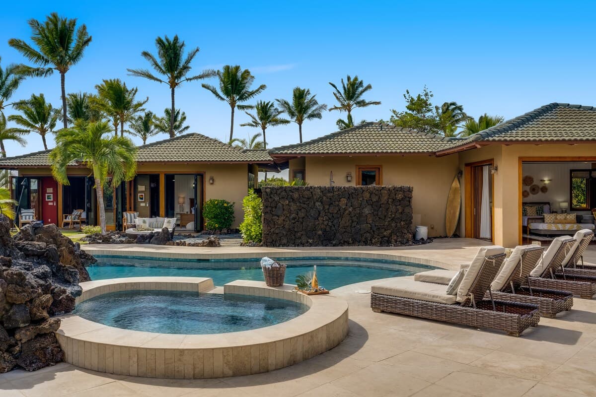Home in Waimea · ★5.0 · 5 bedrooms · 6 beds · 6 baths - Photo 4