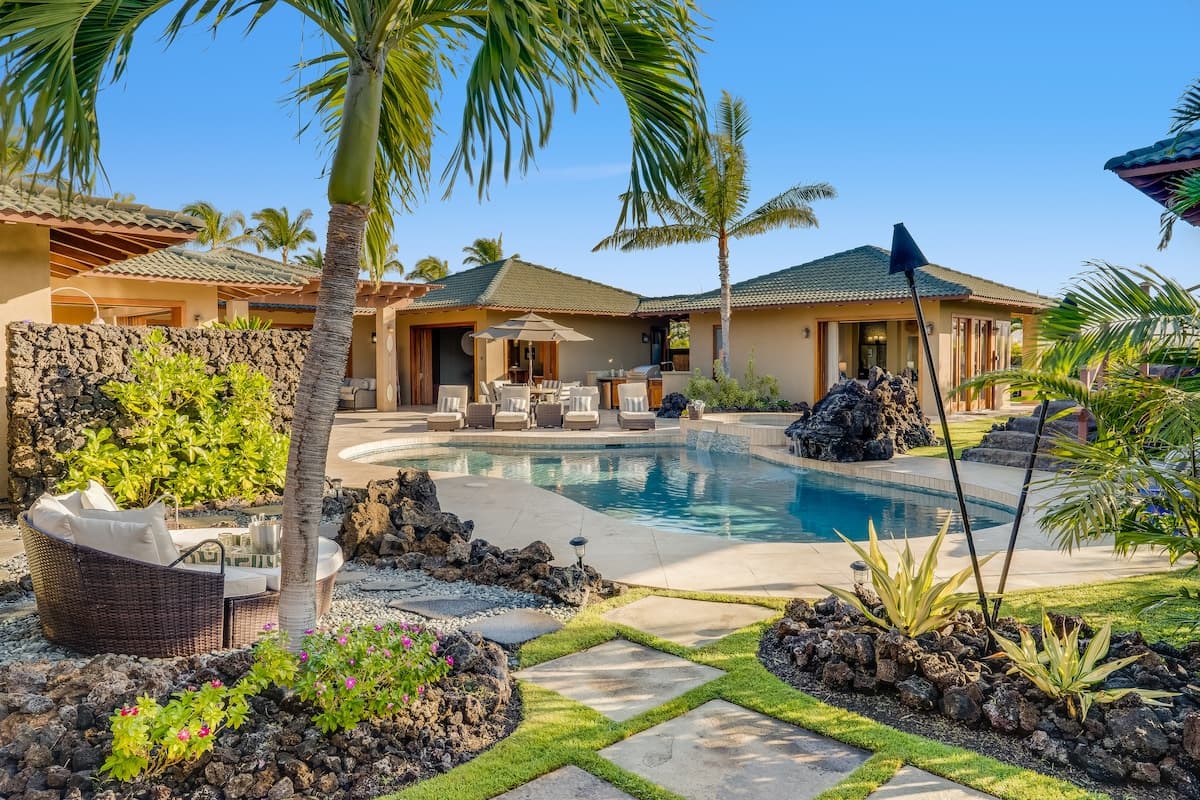Home in Waimea · ★5.0 · 5 bedrooms · 6 beds · 6 baths - Photo 2