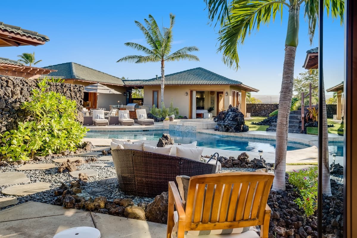 Home in Waimea · ★5.0 · 5 bedrooms · 6 beds · 6 baths - Photo 3