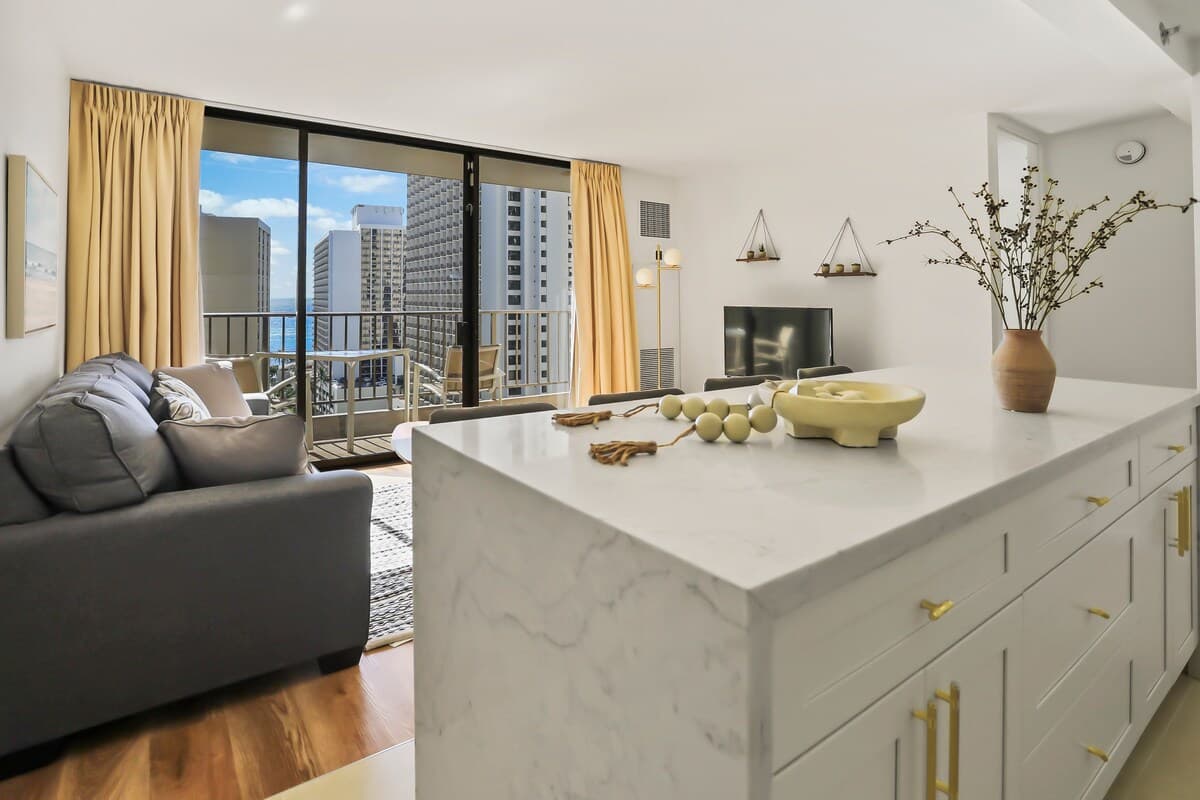 Condo in Honolulu · ★4.85 · 1 bedroom · 2 beds · 1 private bath - Photo 5