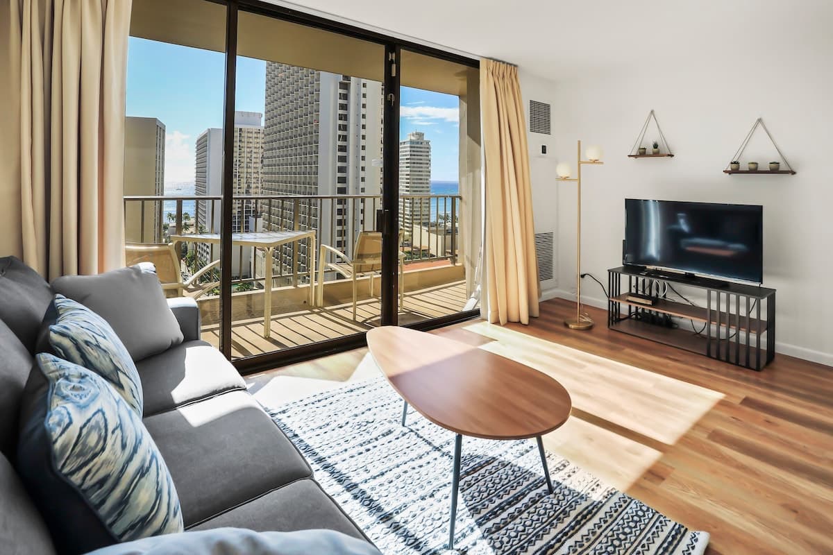 Condo in Honolulu · ★4.85 · 1 bedroom · 2 beds · 1 private bath - Photo 1