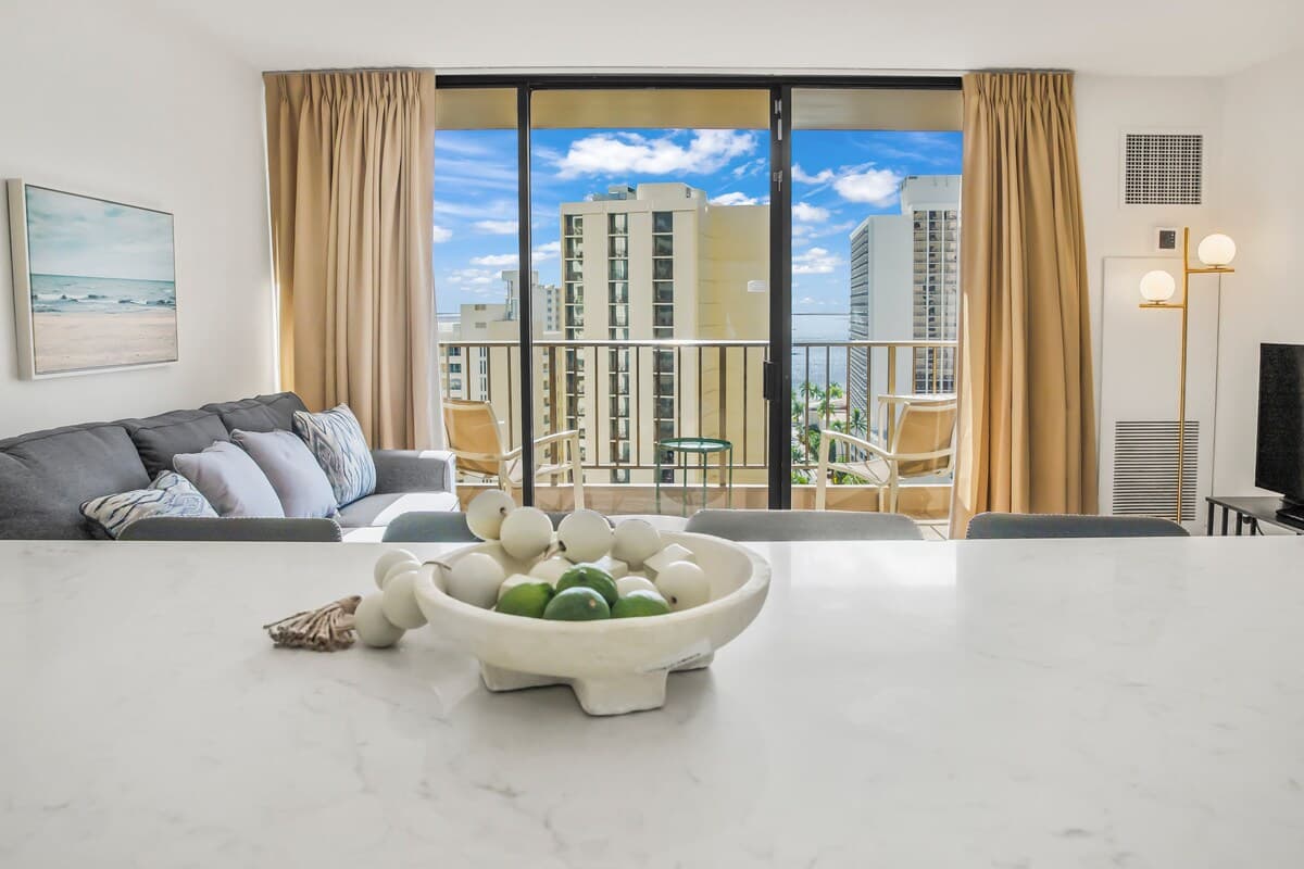 Condo in Honolulu · ★4.85 · 1 bedroom · 2 beds · 1 private bath - Photo 4