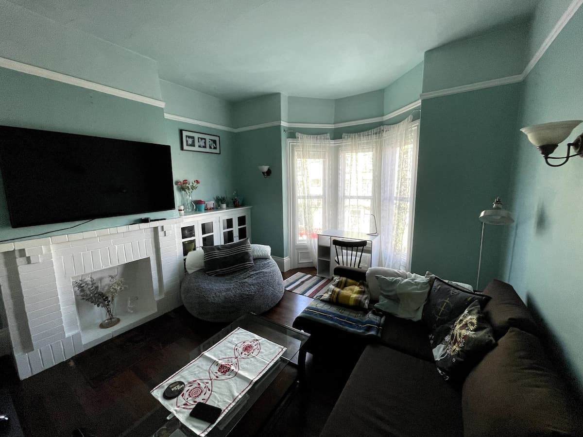 Centrally located 2 bedrooms in 3 bedroom flat - Photo 1