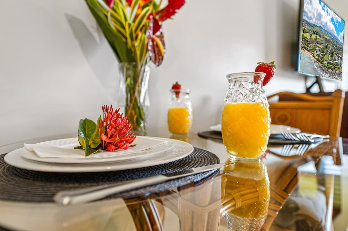 Condo in Lahaina · ★4.99 · Studio · 2 beds · 1 bath - Photo 4