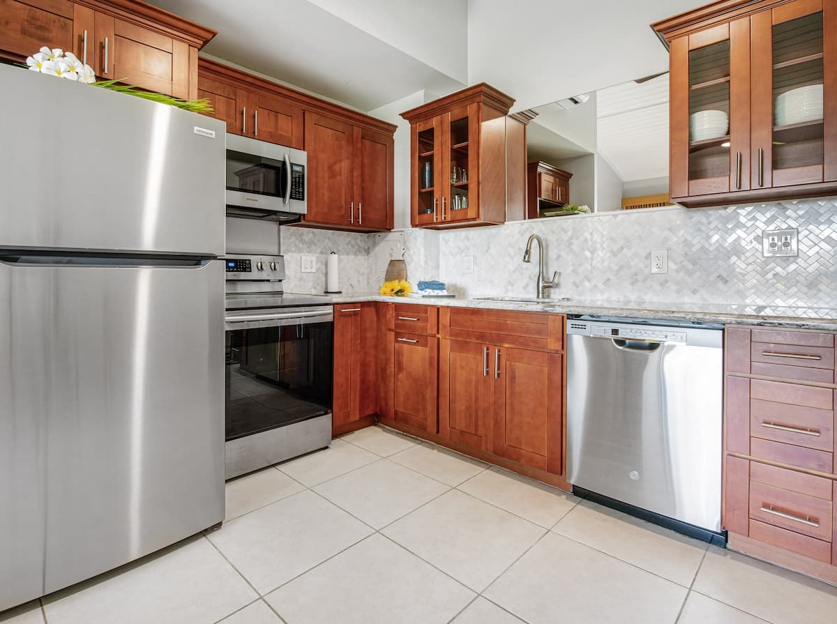 Condo in Lahaina · ★4.99 · Studio · 2 beds · 1 bath - Photo 1