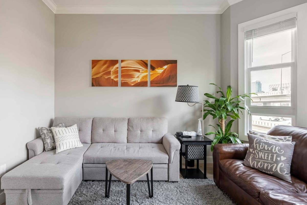 SF Townhouse 3 Private Suites, Central AC - Photo 2