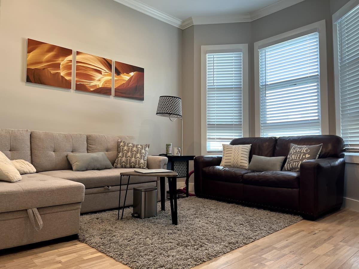 SF Townhouse 3 Private Suites, Central AC - Photo 1