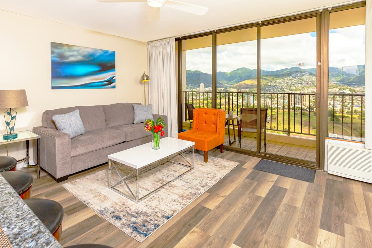 Condo in Honolulu · ★4.88 · 1 bedroom · 2 beds · 1 private bath - Photo 1