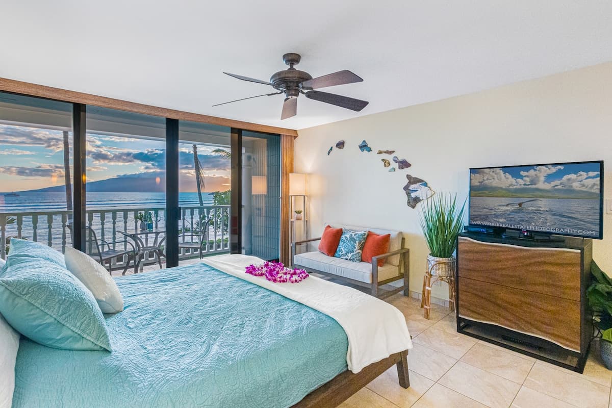 Condo in Lahaina · ★4.97 · 1 bedroom · 1 bed · 1 bath - Photo 3