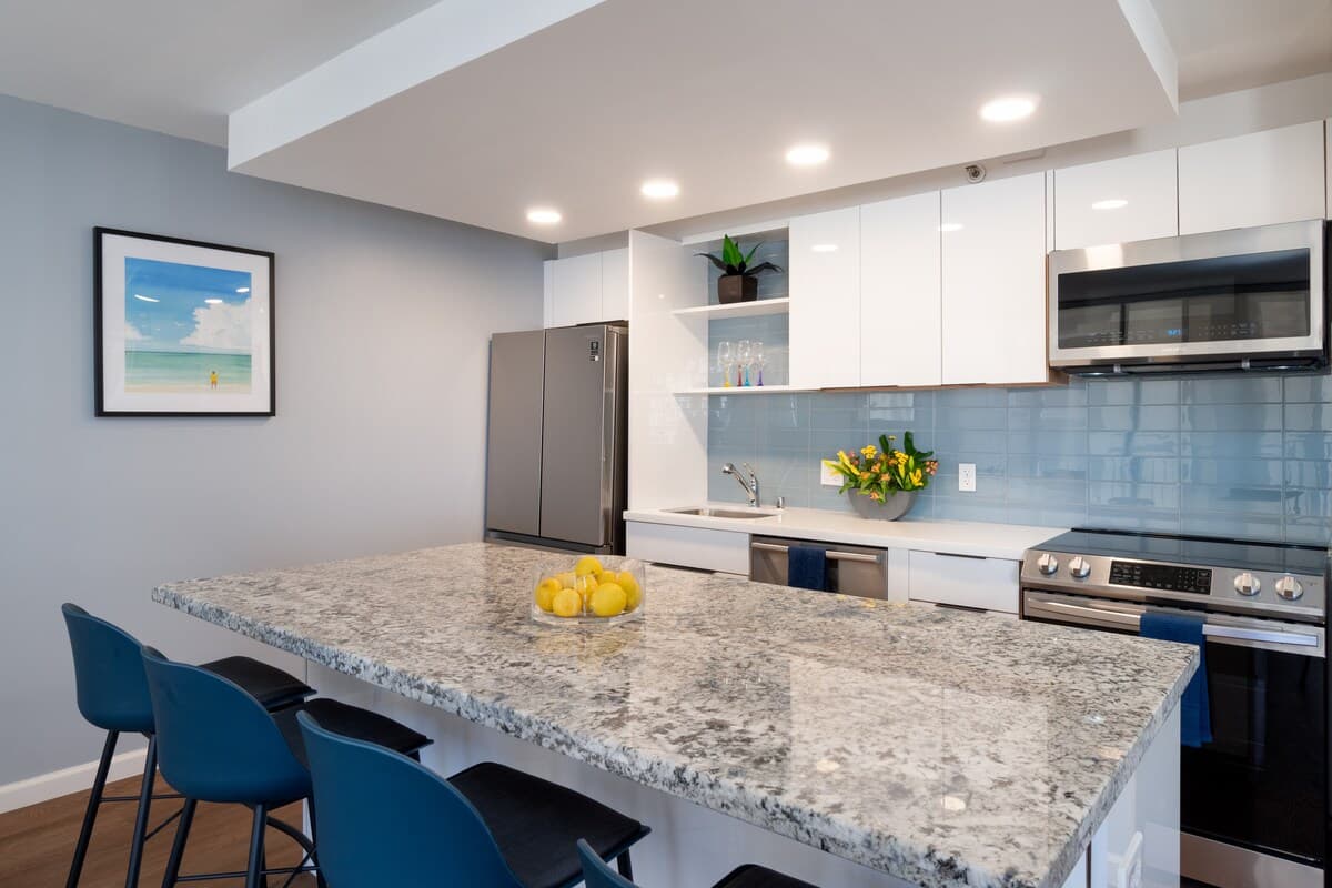 Condo in Honolulu · ★4.7 · 1 bedroom · 2 beds · 1 private bath - Photo 5