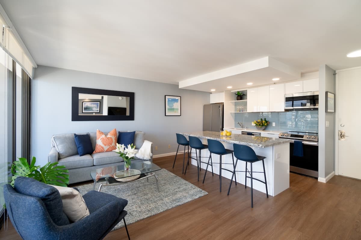 Condo in Honolulu · ★4.7 · 1 bedroom · 2 beds · 1 private bath - Photo 3