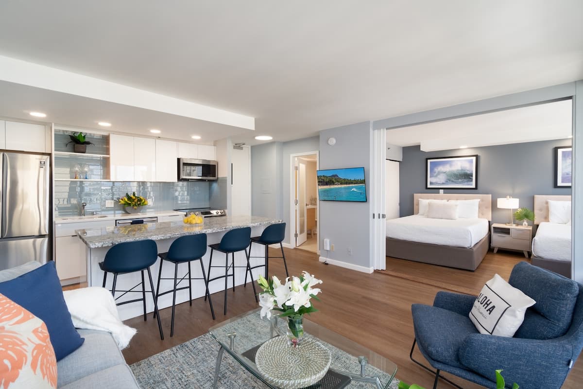 Condo in Honolulu · ★4.7 · 1 bedroom · 2 beds · 1 private bath - Photo 4