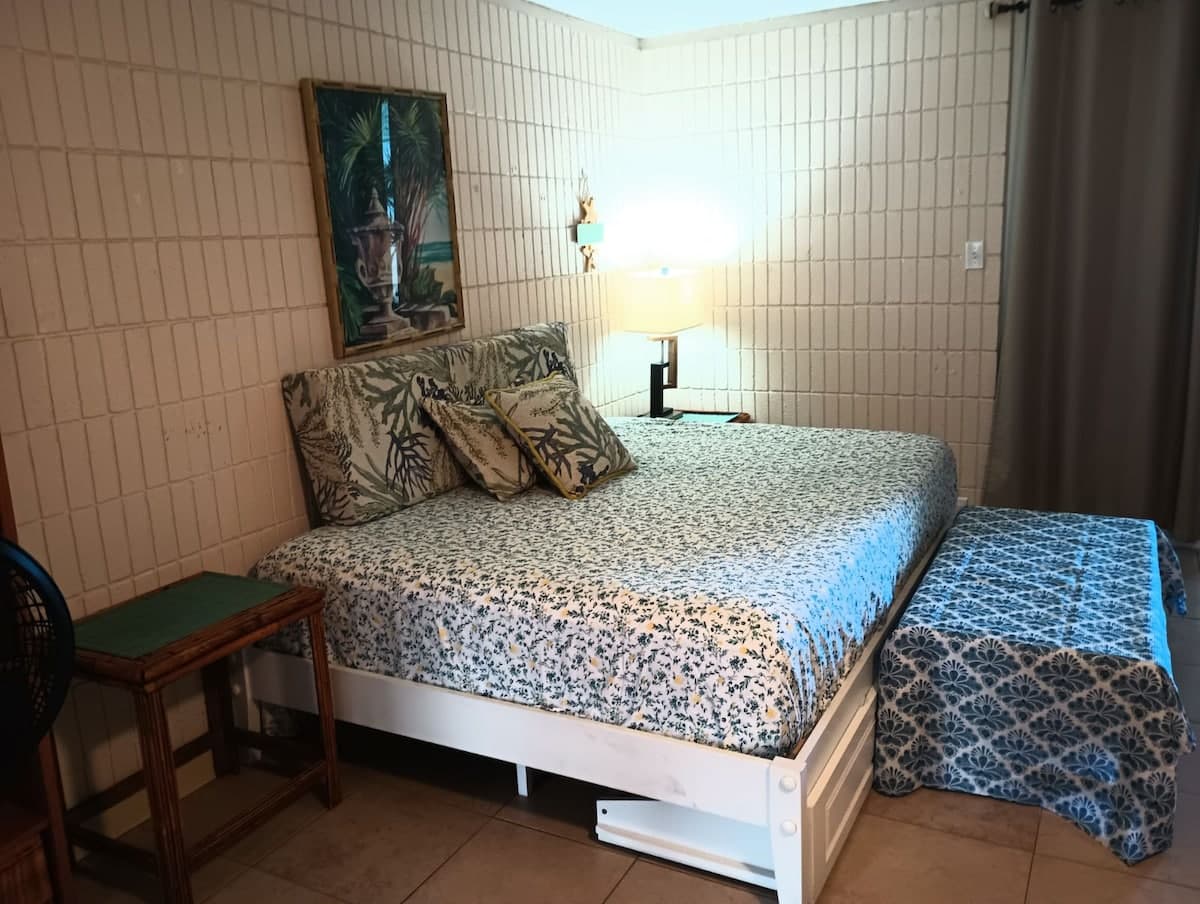 Condo in Hauula · ★4.66 · 1 bedroom · 2 beds · 1 private bath - Photo 2