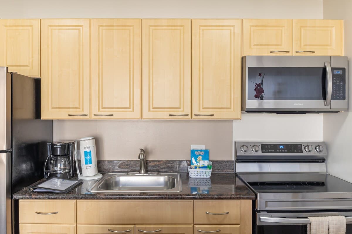Condo in Honolulu · ★4.87 · 1 bedroom · 2 beds · 1 private bath - Photo 5