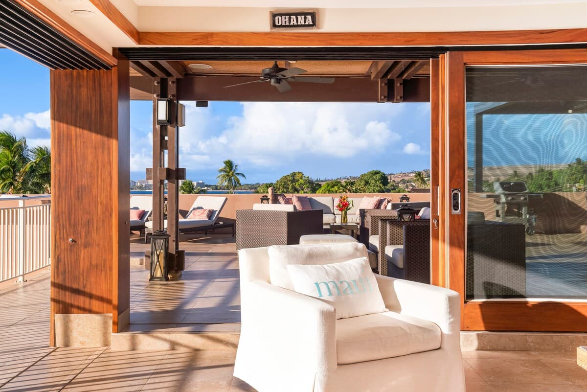 Condo in Lahaina · ★4.95 · 2 bedrooms · 3 beds · 2 baths - Photo 3