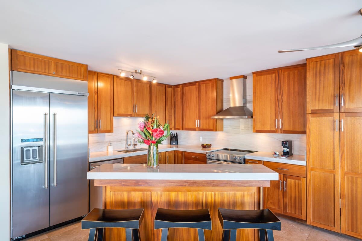 Condo in Lahaina · ★4.95 · 2 bedrooms · 3 beds · 2 baths - Photo 4
