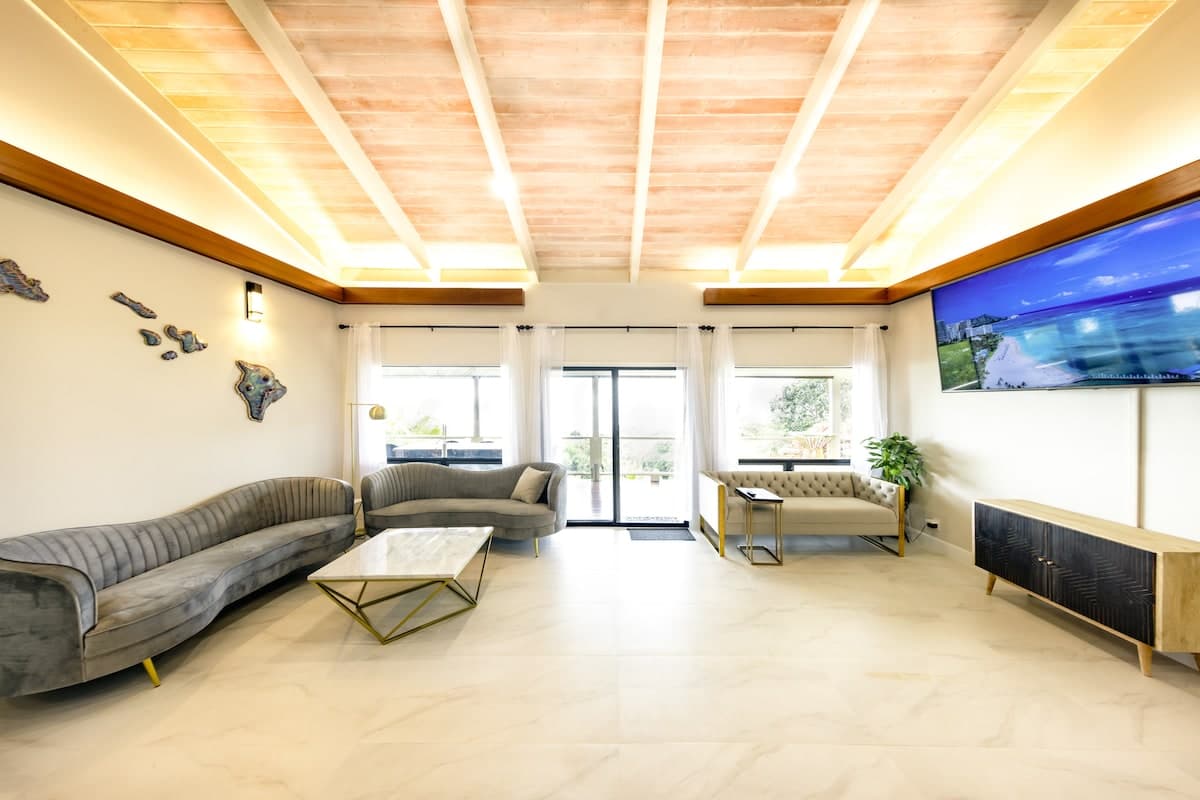 Home in Kailua-Kona · ★4.92 · 3 bedrooms · 4 beds · 2 private baths - Photo 4