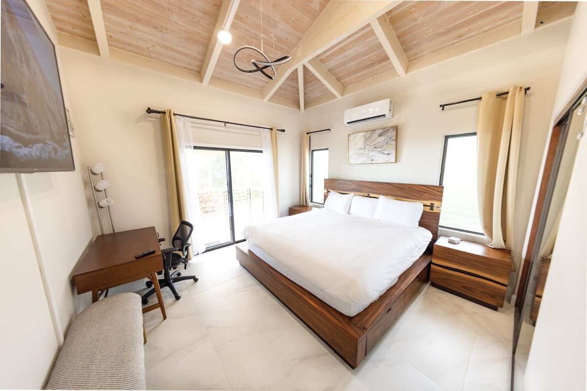 Home in Kailua-Kona · ★4.92 · 3 bedrooms · 4 beds · 2 private baths - Photo 2