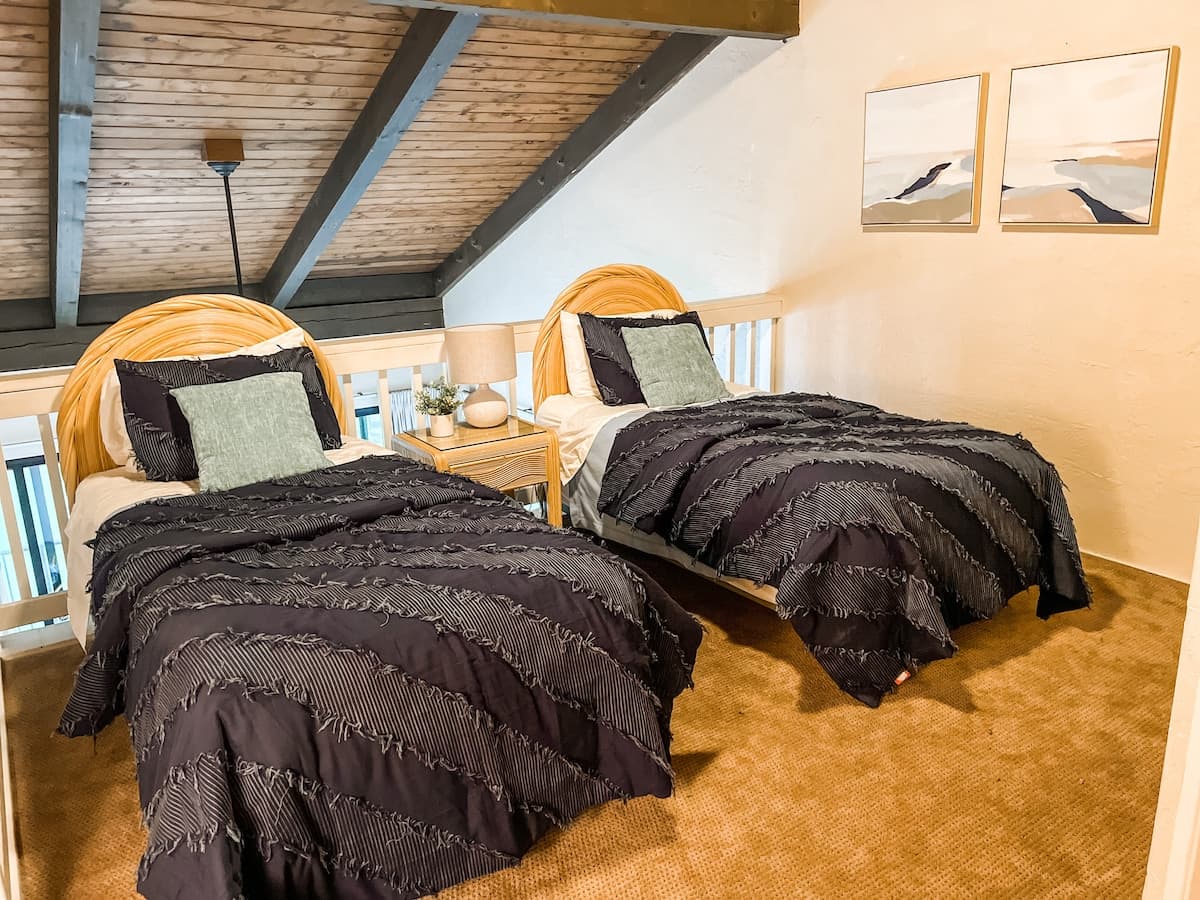 Condo in Lahaina · ★5.0 · 2 bedrooms · 4 beds · 2 shared baths - Photo 3