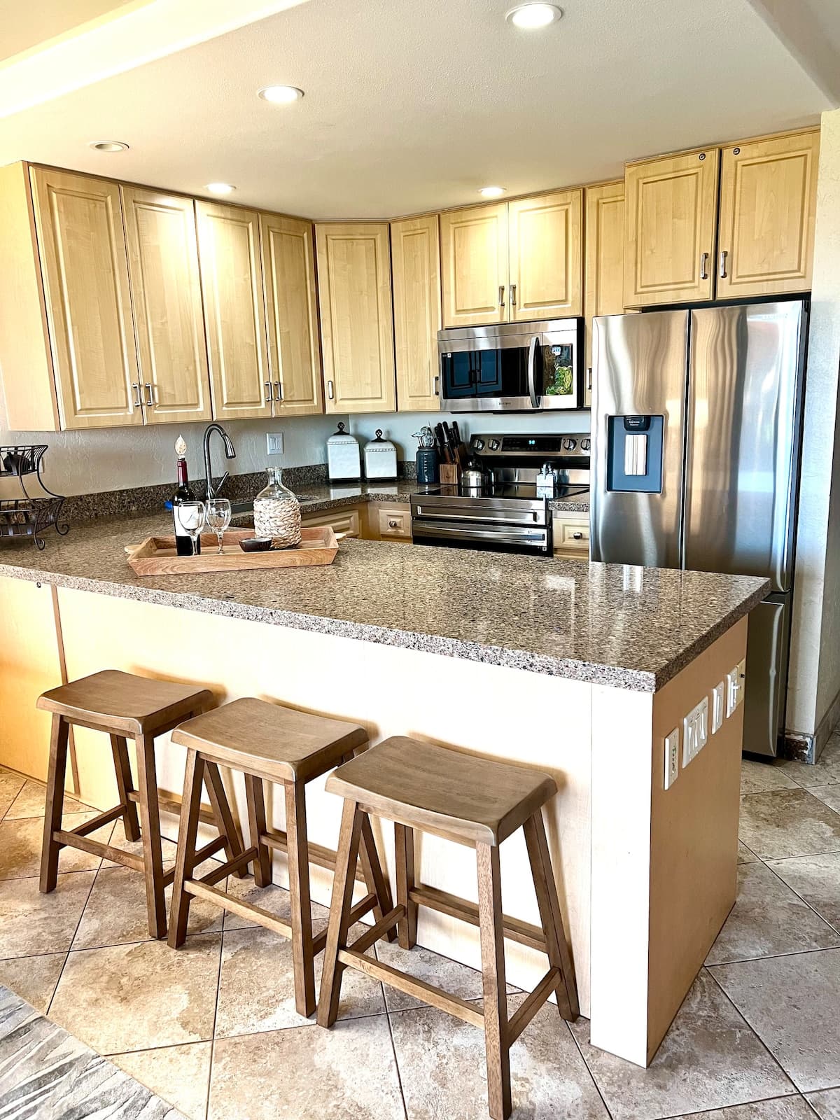 Condo in Lahaina · ★5.0 · 2 bedrooms · 4 beds · 2 shared baths - Photo 5
