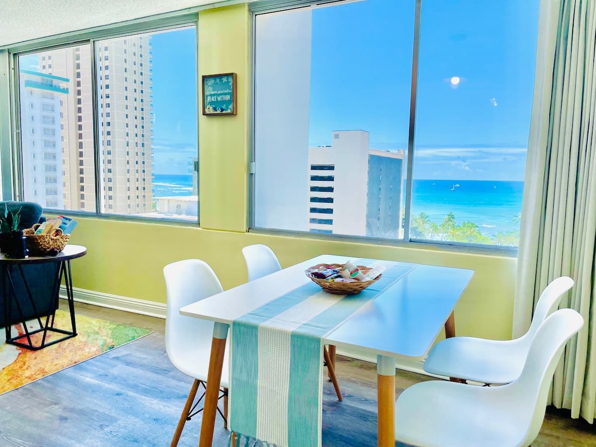 Condo in Honolulu · ★4.75 · 1 bedroom · 2 beds · 1 private bath - Photo 1