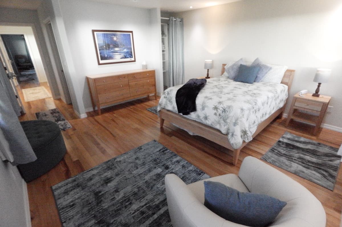 Deluxe Oceanview Sunrise Suite - Low EMF- Ethernet - Photo 2