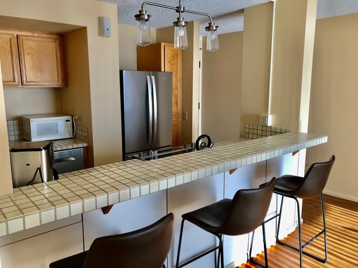 Condo in Hilo · ★4.85 · 2 bedrooms · 2 beds · 2 shared baths - Photo 3