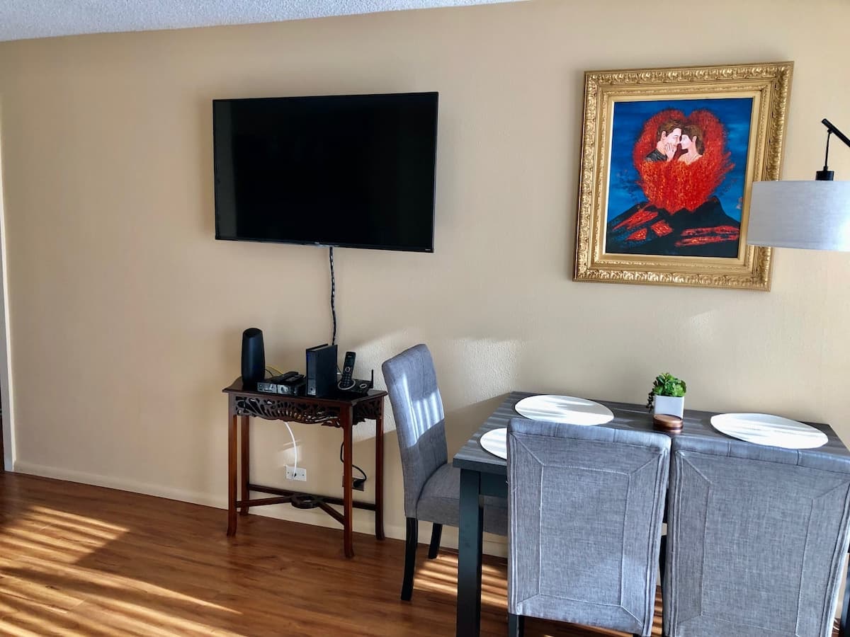 Condo in Hilo · ★4.85 · 2 bedrooms · 2 beds · 2 shared baths - Photo 5