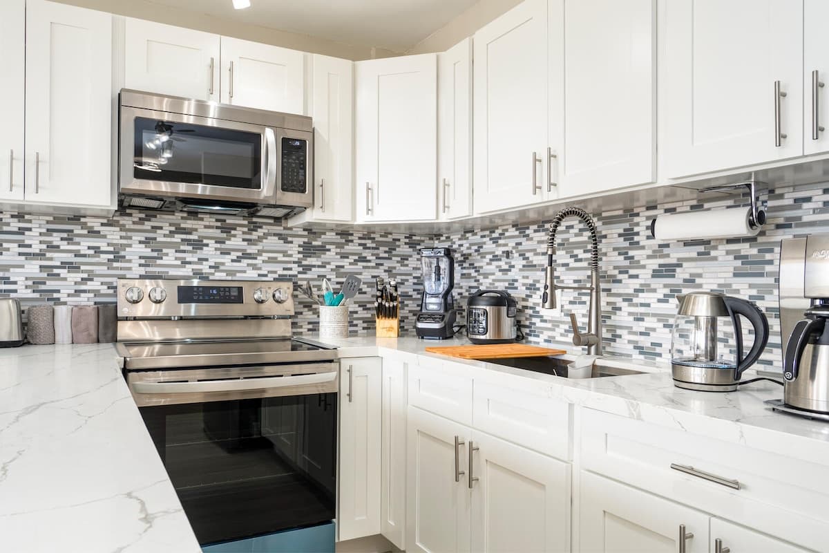 Condo in Honolulu · ★4.95 · 1 bedroom · 4 beds · 1 private bath - Photo 3