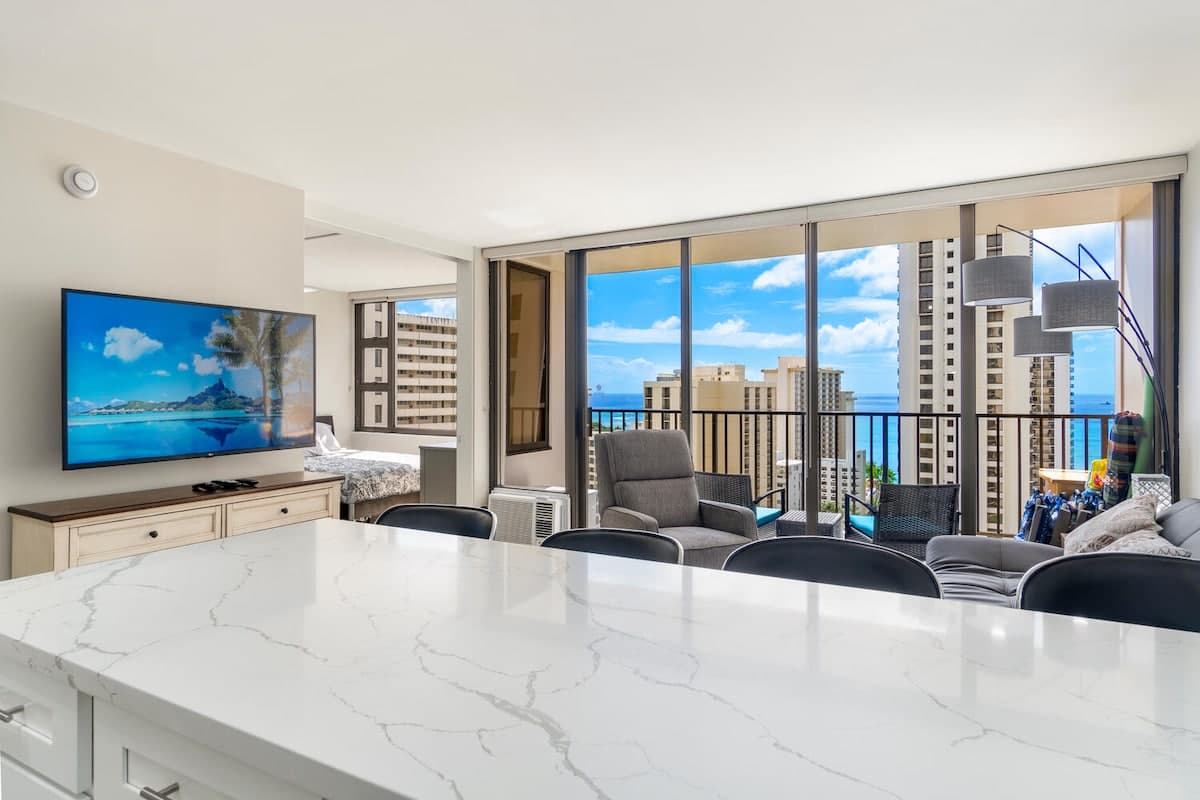 Condo in Honolulu · ★4.95 · 1 bedroom · 4 beds · 1 private bath - Photo 1