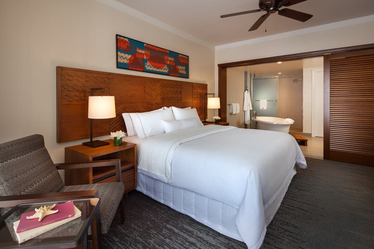 Resort in Lahaina · ★5.0 · 2 bedrooms · 3 beds · 2 private baths - Photo 5