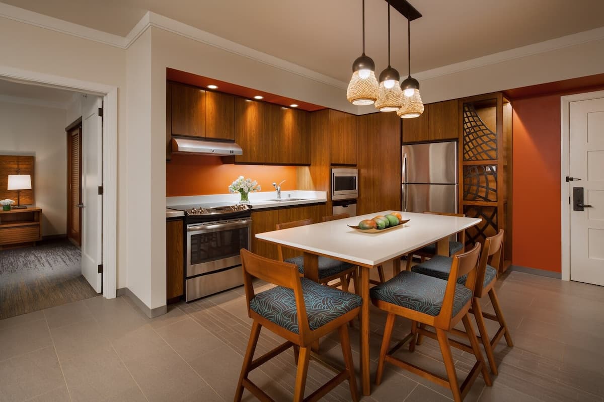 Resort in Lahaina · ★5.0 · 2 bedrooms · 3 beds · 2 private baths - Photo 3