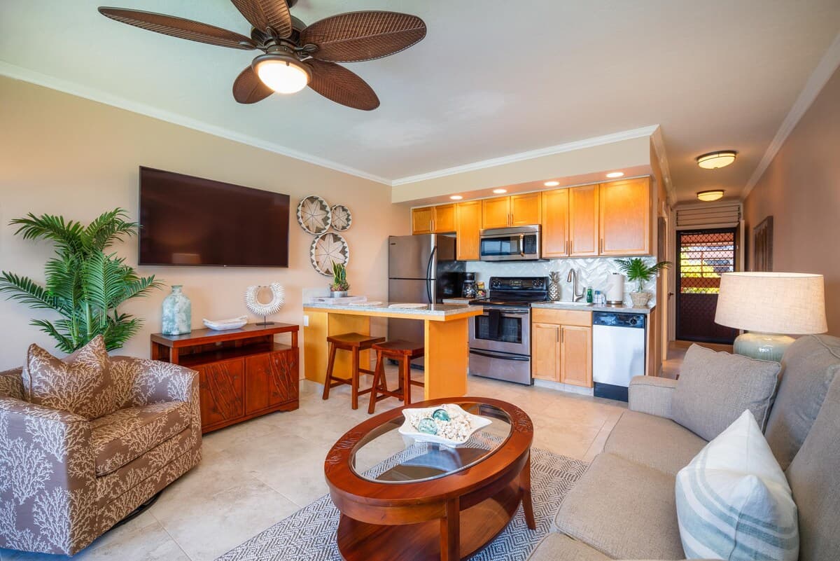 Condo in Lahaina · ★4.98 · 1 bedroom · 1 bed · 1 bath - Photo 2