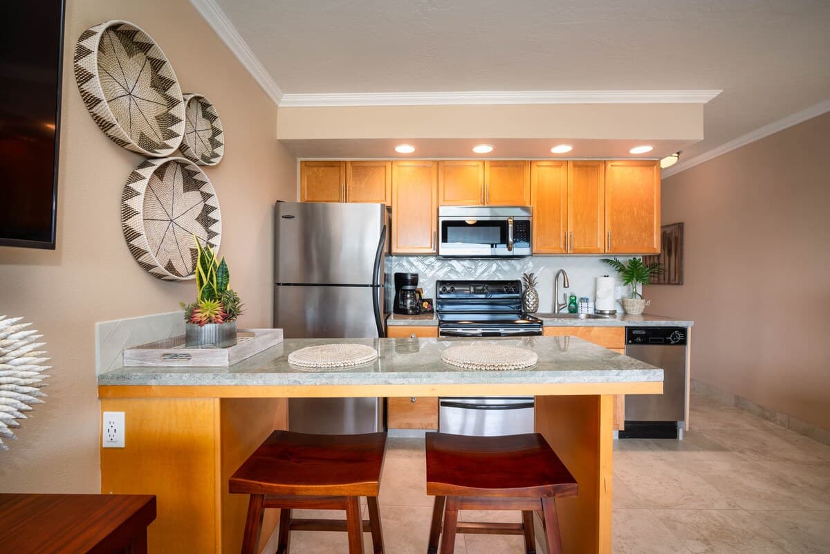 Condo in Lahaina · ★4.98 · 1 bedroom · 1 bed · 1 bath - Photo 3
