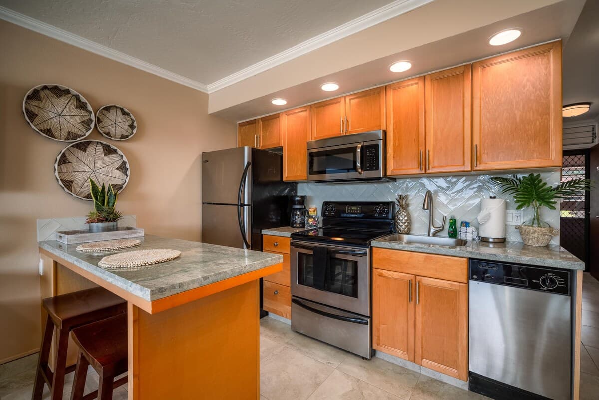 Condo in Lahaina · ★4.98 · 1 bedroom · 1 bed · 1 bath - Photo 4