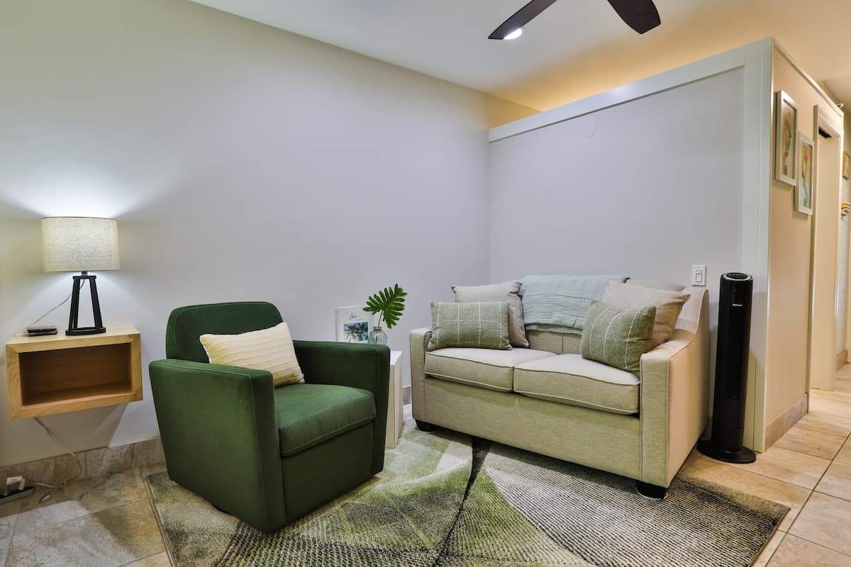Condo in Lahaina · ★5.0 · Studio · 1 bed · 1 bath - Photo 2