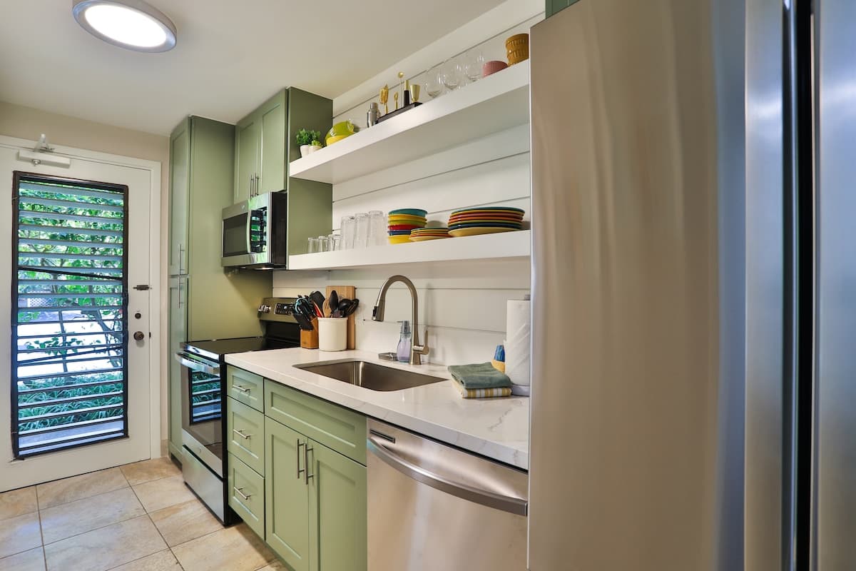 Condo in Lahaina · ★5.0 · Studio · 1 bed · 1 bath - Photo 4