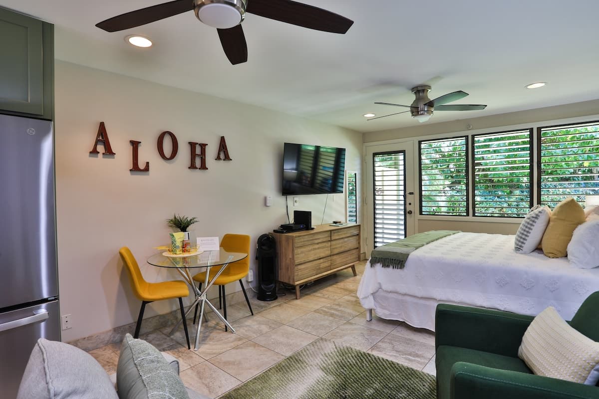 Condo in Lahaina · ★5.0 · Studio · 1 bed · 1 bath - Photo 1