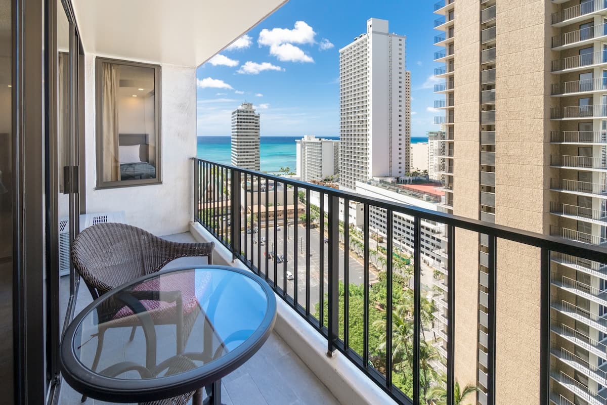 Condo in Honolulu · ★4.68 · 1 bedroom · 4 beds · 1 private bath - Photo 1