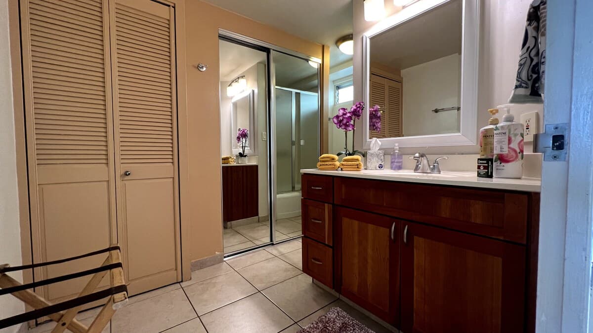 Condo in Honolulu · ★4.91 · Studio · 1 private bath - Photo 4