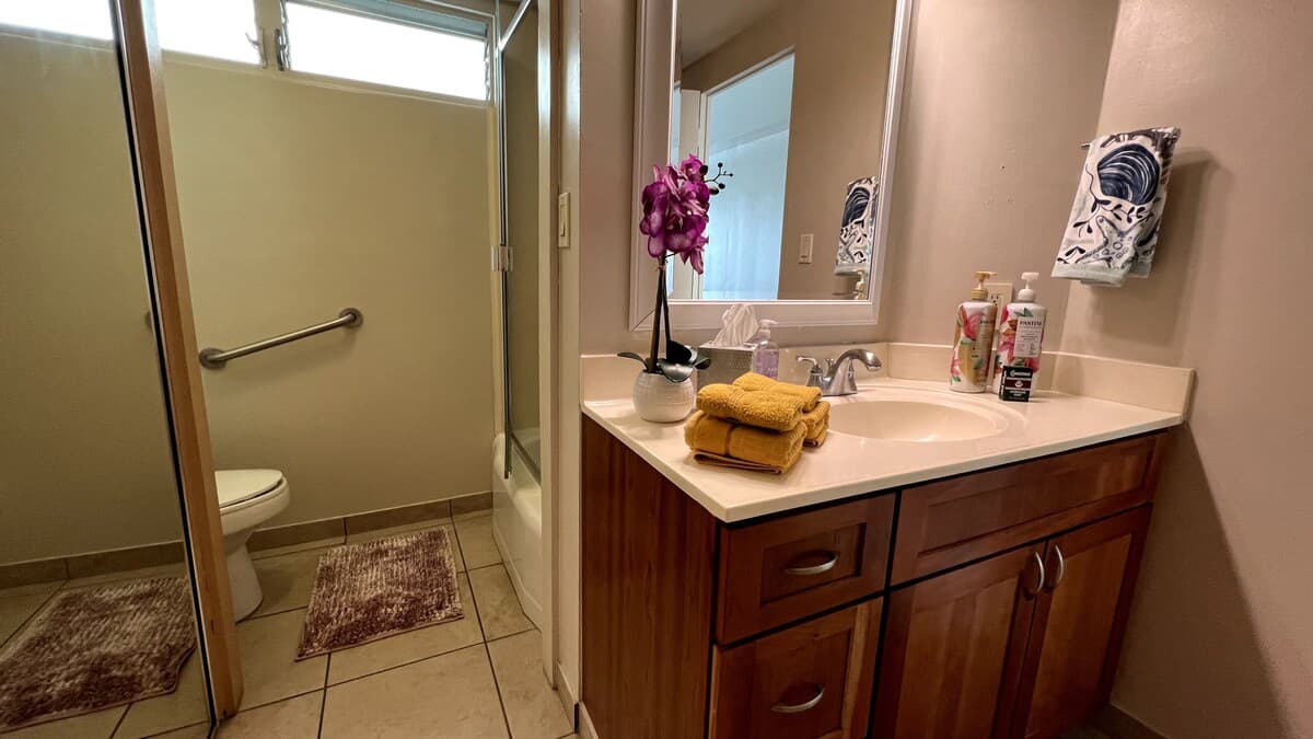 Condo in Honolulu · ★4.91 · Studio · 1 private bath - Photo 5