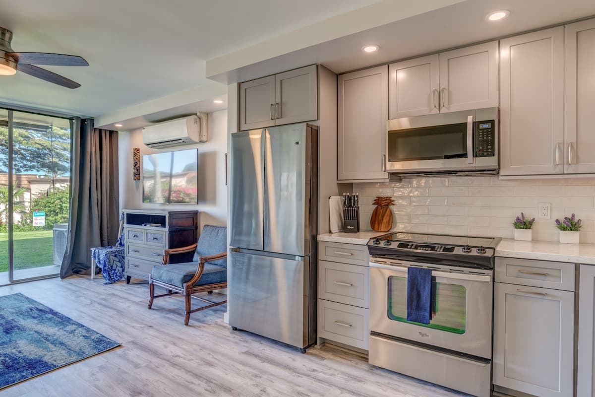 Condo in Lahaina · ★4.99 · 1 bedroom · 1 bed · 1 private bath - Photo 5