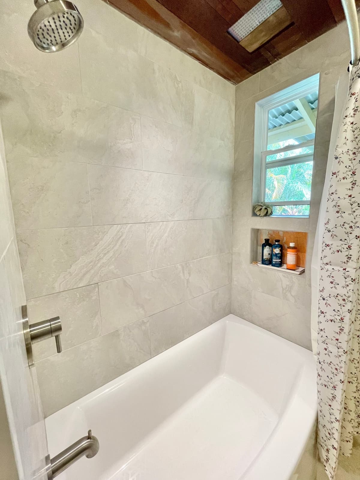 Home in Kealakekua · ★4.93 · 3 bedrooms · 3 beds · 2.5 private baths - Photo 3
