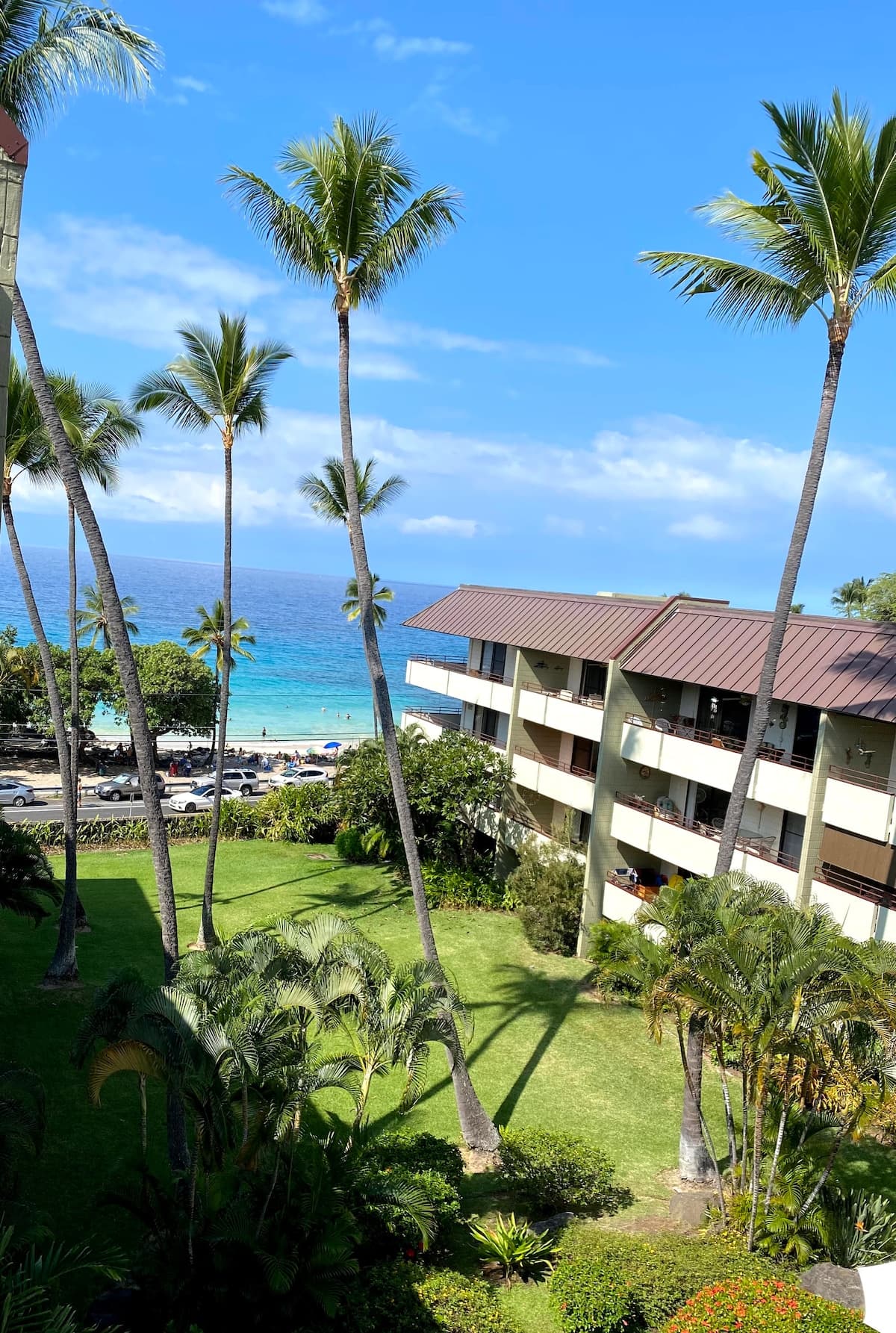 Condo in Kailua-Kona · ★4.94 · 2 bedrooms · 5 beds · 2 private baths - Photo 1