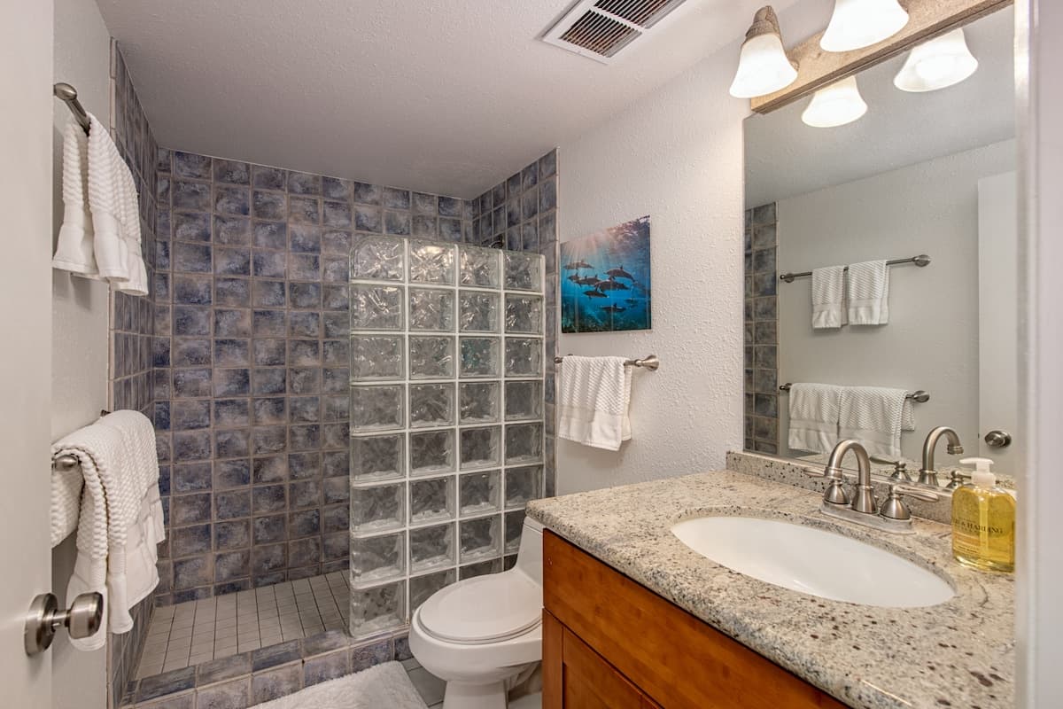 Condo in Kailua-Kona · ★4.92 · 1 bedroom · 2 beds · 1 bath - Photo 5