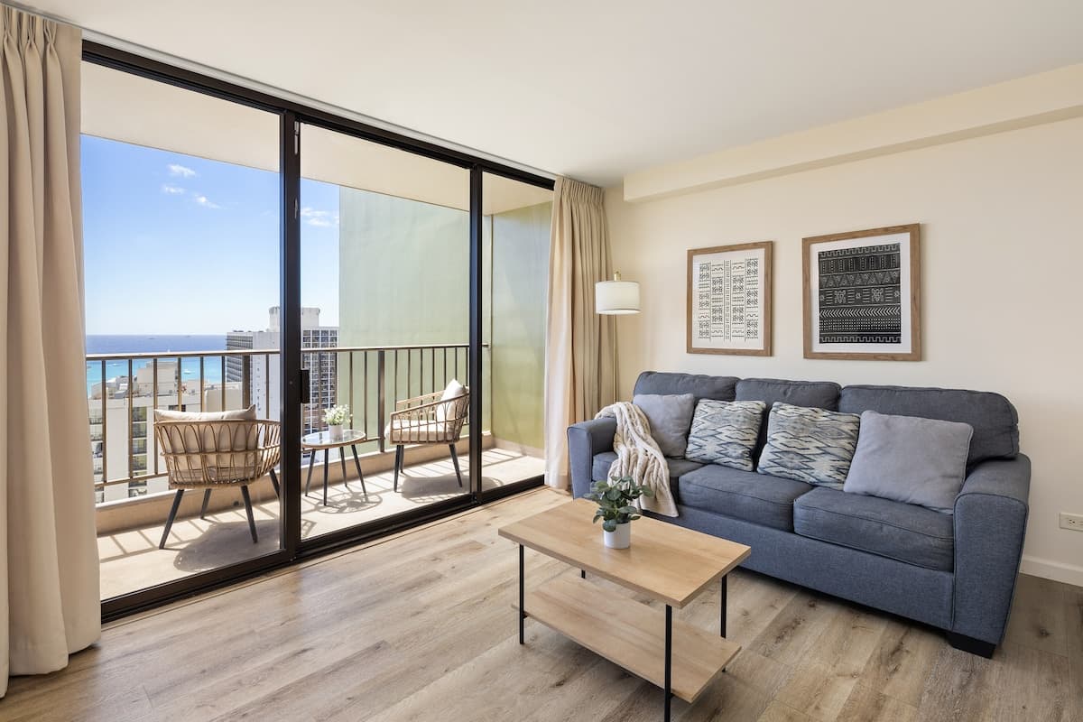 Condo in Honolulu · ★4.82 · 1 bedroom · 2 beds · 1 private bath - Photo 2