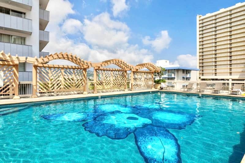 Condo in Honolulu · ★4.91 · Studio · 2 beds · 1 shared bath - Photo 5