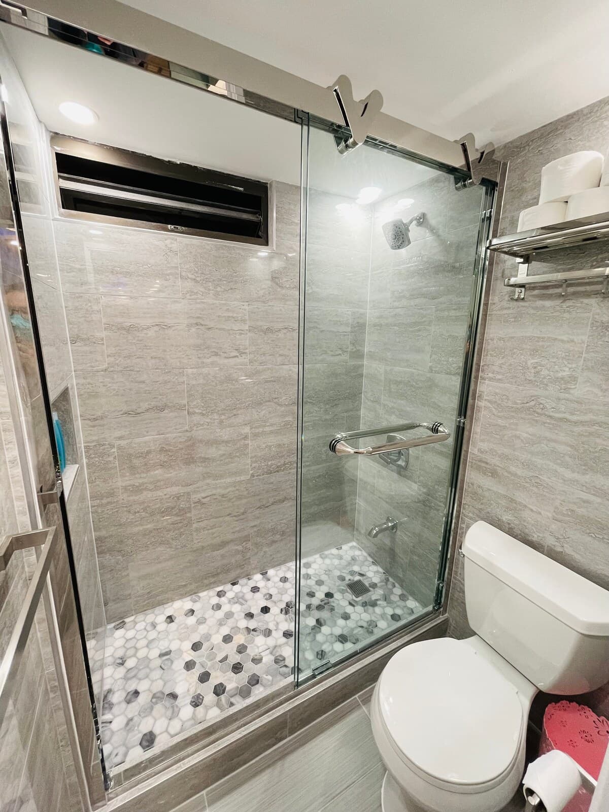 Condo in Honolulu · ★4.87 · 1 bedroom · 3 beds · 1 private bath - Photo 2